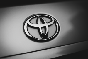 Te pueden devolver dinero por el cartel de coches Toyota